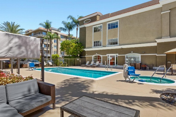 Anaheim Portofino Inn and Suites image 6